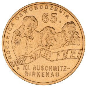Moneta Nordic Gold; rewers – 65. rocznica oswobodzenia KL Auschwitz-Birkenau