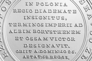 Detal srebrnej monety okolicznościowej – Bolesław Chrobry