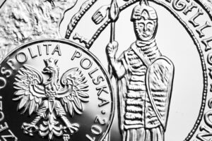 Detal srebrnej monety okolicznościowej – Historia Monety Polskiej – brakteat Leszka Białego