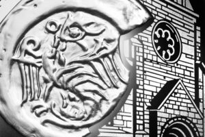 Detal srebrnej monety okolicznościowej – Historia Monety Polskiej – brakteat Leszka Białego