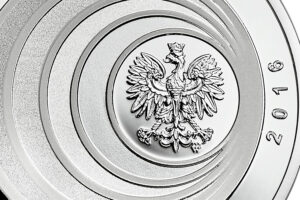 Detal srebrnej monety okolicznościowej – 200-lecie Szkoły Głównej Gospodarstwa Wiejskiego w Warszawie
