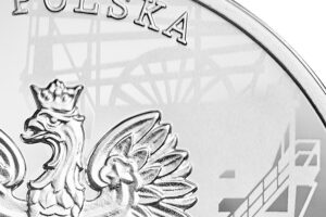 Detal srebrnej monety okolicznościowej – 35. rocznica pacyfikacji kopalni „Wujek”