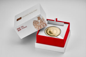Otwarte opakowanie złotej monety okolicznościowej 1 zł – 100. rocznica odzyskania przez Polskę niepodległości