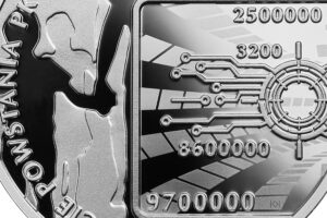Detal srebrnej monety okolicznościowej – 100-lecie powstania PKO Banku Polskiego Polskiego