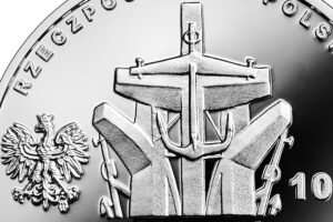 Detal srebrnej monety okolicznościowej – 90. rocznica urodzin Anny Walentynowicz